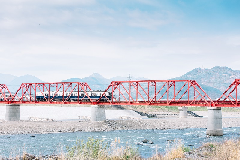 復旧した別所線のシンボル赤い鉄橋